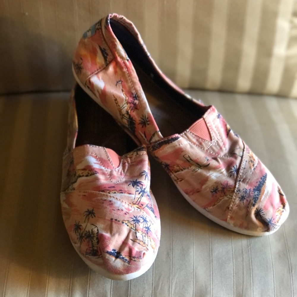 Tom’s Classic Women’s Size 10 Beach Scene